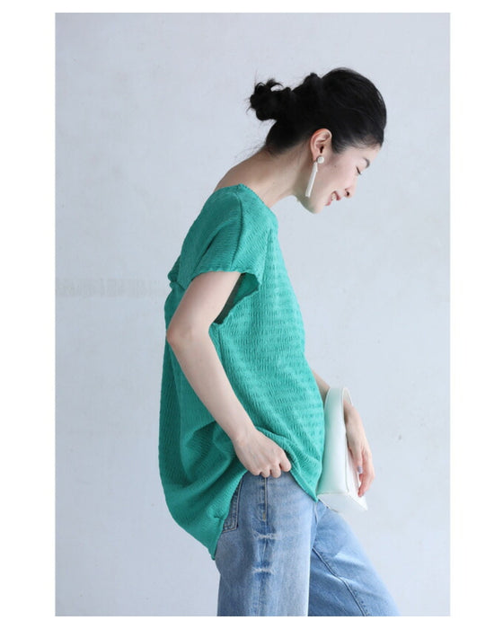 後ろツイストタックのプルオーバートップス