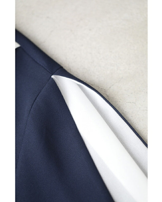 スリット袖から覗くベールの上品ブラウストップス