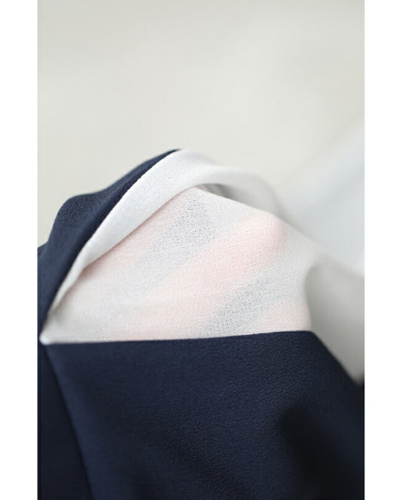 スリット袖から覗くベールの上品ブラウストップス