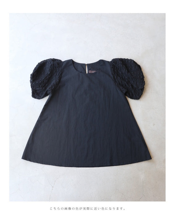 ぽこぽこ浮き立つ柄のふんわり袖Aラインチュニック