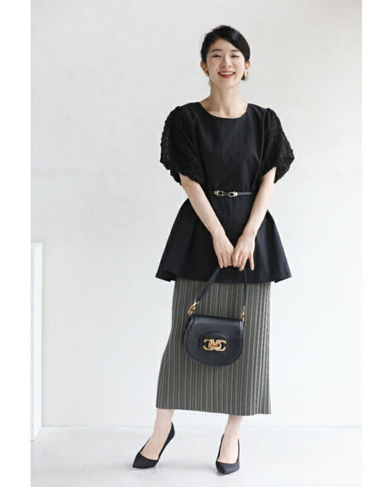 ぽこぽこ浮き立つ柄のふんわり袖Aラインチュニック