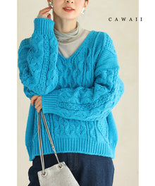  鮮やかブルーのざっくり編みニットプルオーバートップス