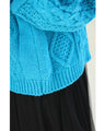 鮮やかブルーのざっくり編みニットプルオーバートップス