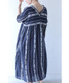 Can also be worn as a jacket. A long dress with a swaying floral pattern