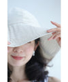 【アウトレット返品交換不可】（紐付き）髪を結んでも被れる。フリルネックガード付きつば広帽子