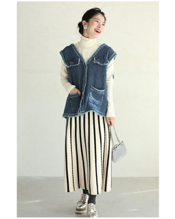 Fringe knit vest made of soft denim-like fabric