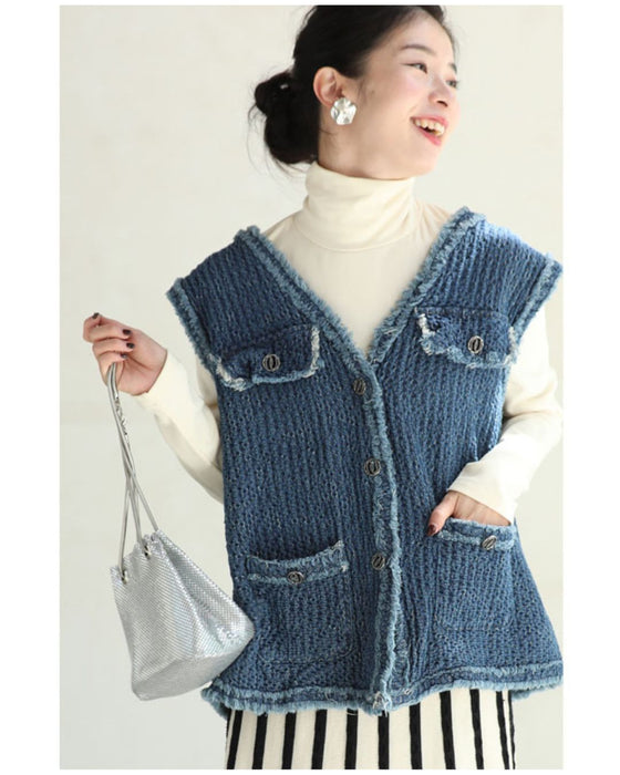 Fringe knit vest made of soft denim-like fabric