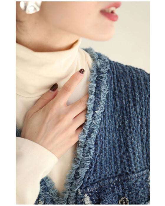 Fringe knit vest made of soft denim-like fabric