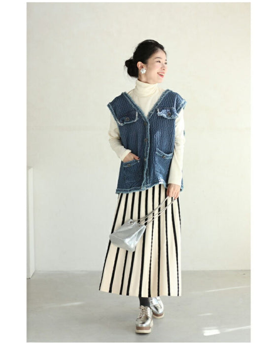 Fringe knit vest made of soft denim-like fabric