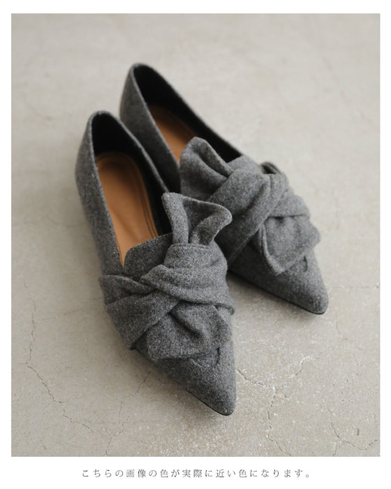 ツイストリボンのローヒールパンプス