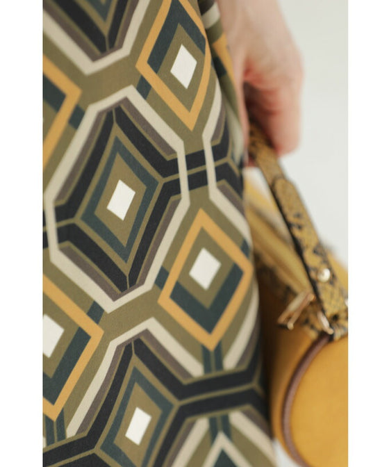 繋がりあう幾何学アートのミディアムスカート