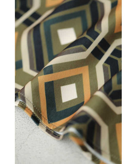 繋がりあう幾何学アートのミディアムスカート