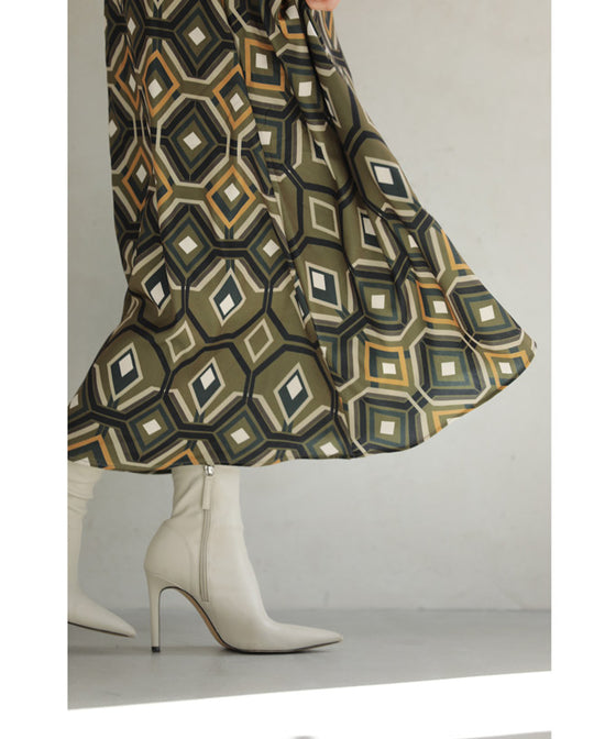 繋がりあう幾何学アートのミディアムスカート