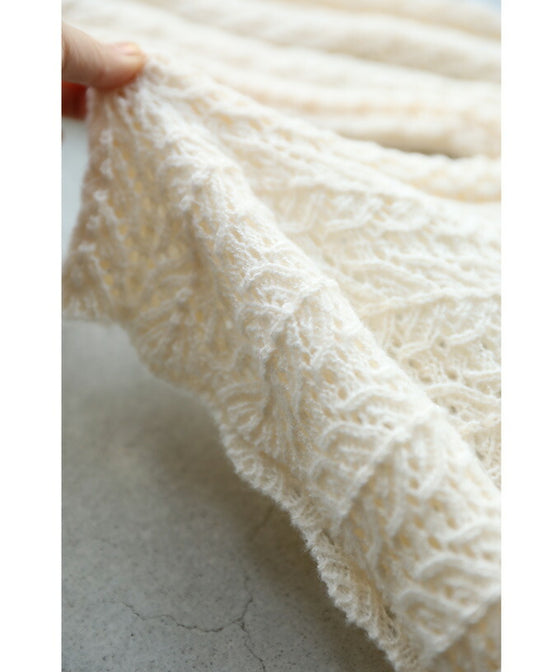 【セール商品返品交換不可】波うつ柄の透かし編みニットプルオーバートップス