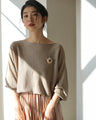 Elegantly sparkling shiny needleman cut-and-sew top