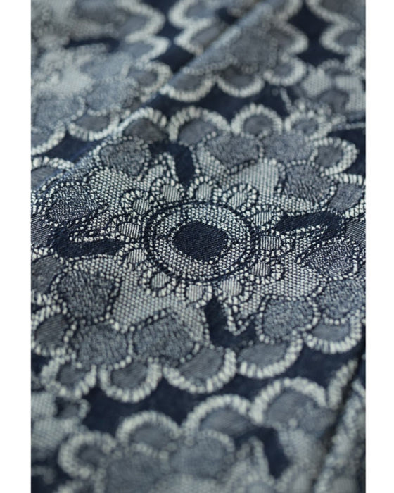 エキゾチックな花柄のデニム調ロングスカート