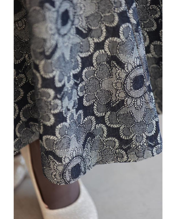 エキゾチックな花柄のデニム調ロングスカート