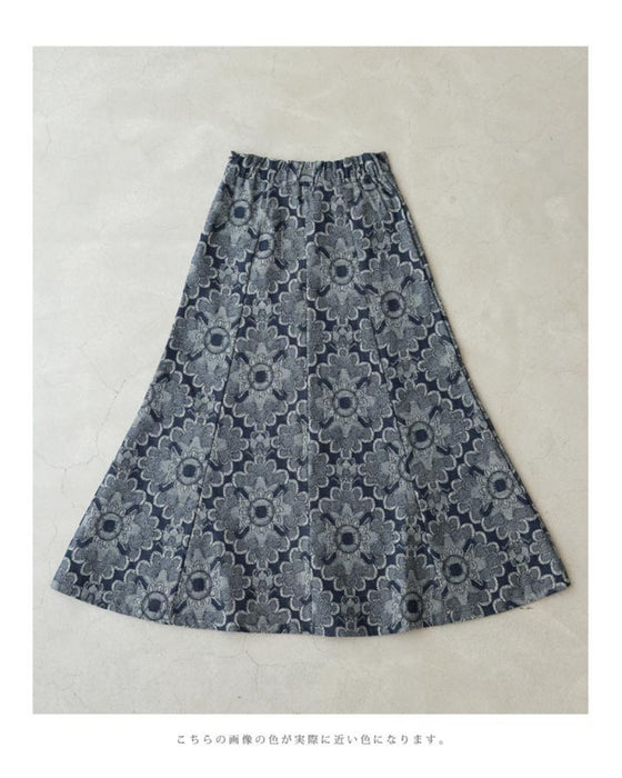エキゾチックな花柄のデニム調ロングスカート