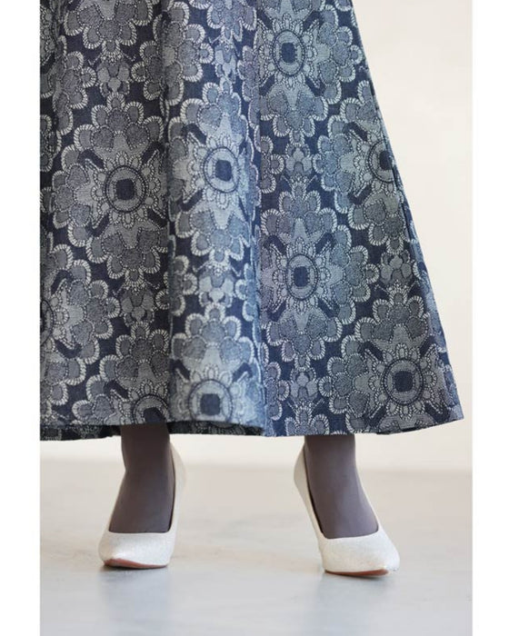 エキゾチックな花柄のデニム調ロングスカート