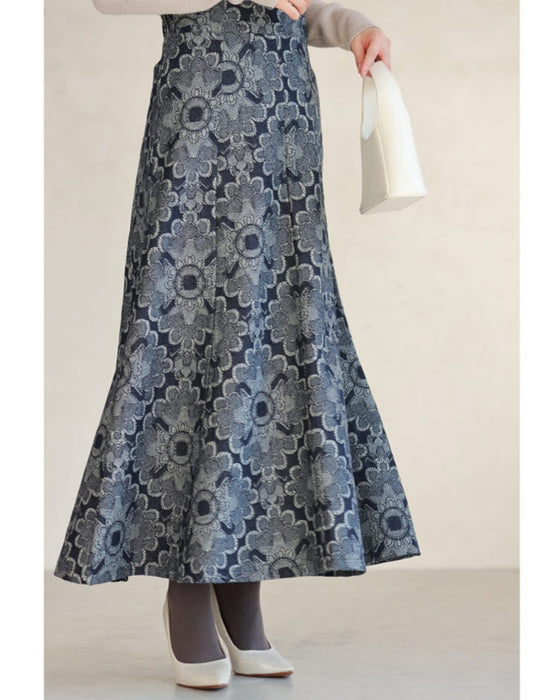 エキゾチックな花柄のデニム調ロングスカート