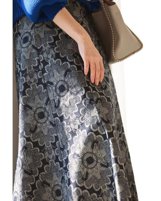 エキゾチックな花柄のデニム調ロングスカート