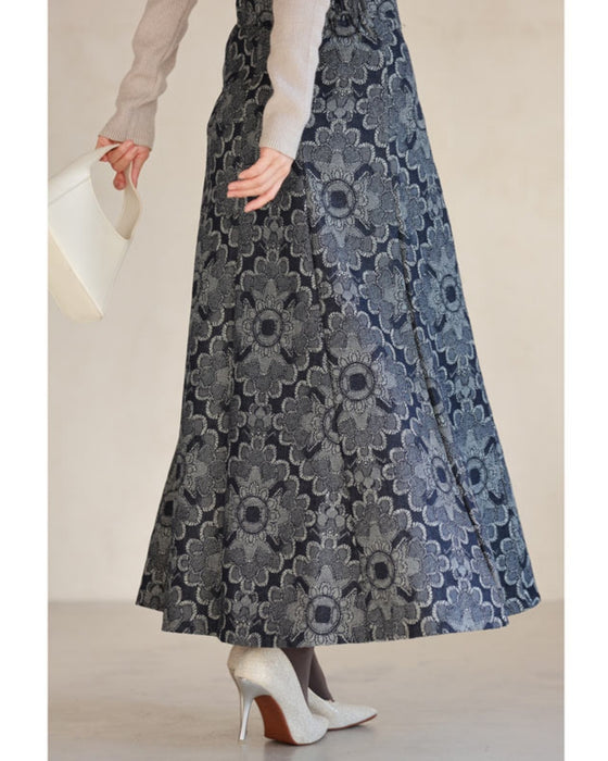 エキゾチックな花柄のデニム調ロングスカート