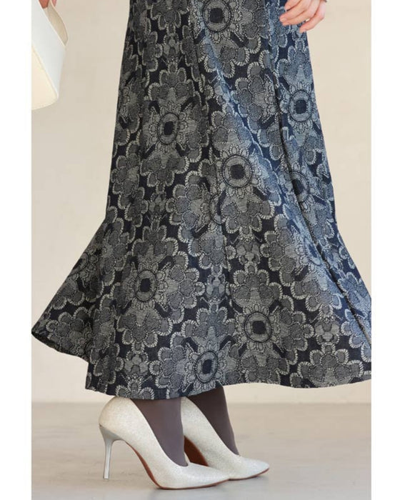エキゾチックな花柄のデニム調ロングスカート