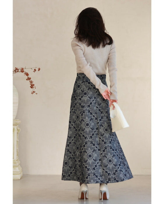 エキゾチックな花柄のデニム調ロングスカート