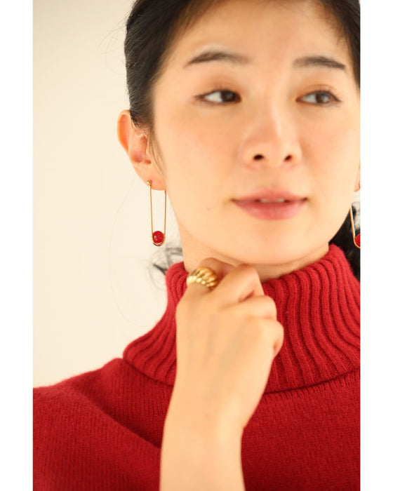 【返品・交換不可】赤い実揺れるブランコピアス