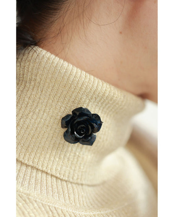 艶やかなバラの花ピンバッジブローチ