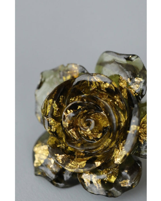 艶やかなバラの花ピンバッジブローチ