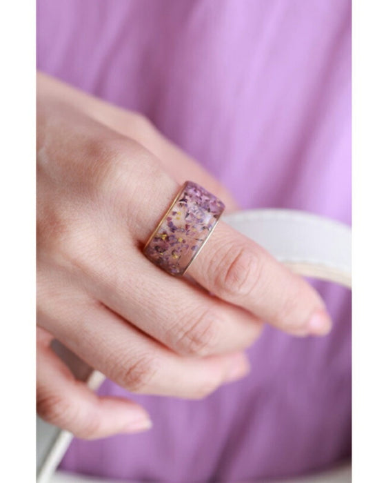 ドライフラワーの花びらを閉じこめたクリアリング