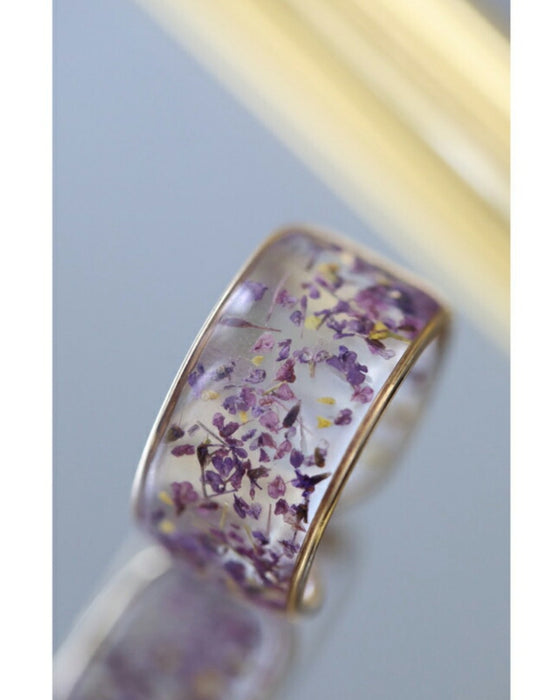 ドライフラワーの花びらを閉じこめたクリアリング