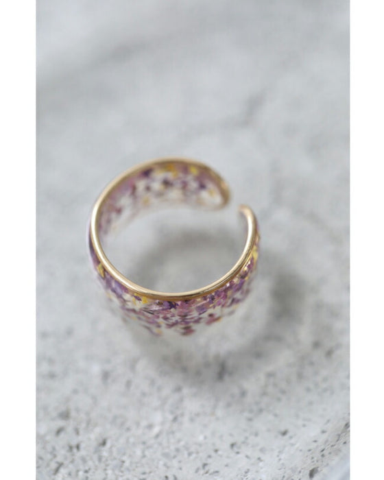 ドライフラワーの花びらを閉じこめたクリアリング