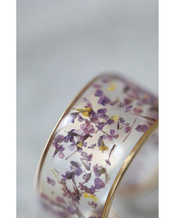 ドライフラワーの花びらを閉じこめたクリアリング