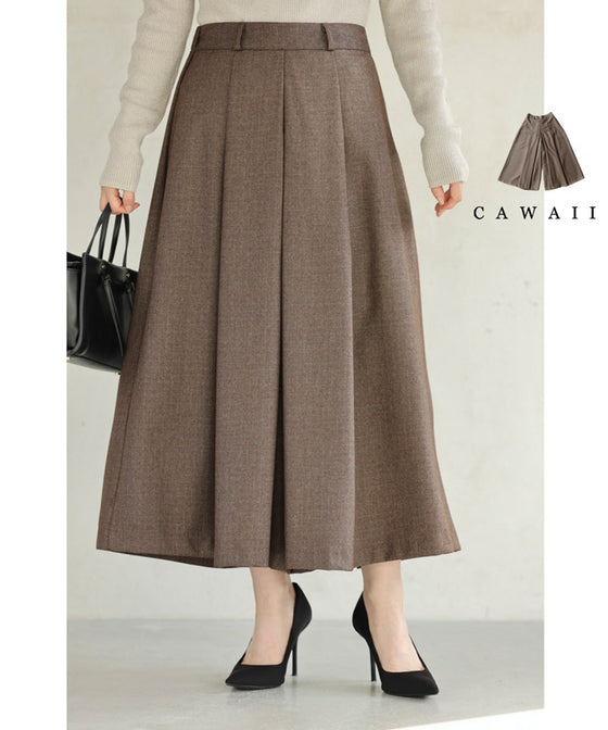 キレイめタックのフレアワイドパンツ