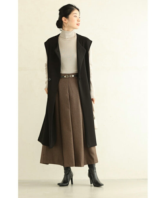 キレイめタックのフレアワイドパンツ