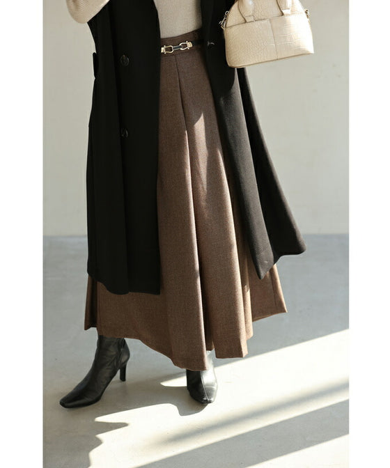 キレイめタックのフレアワイドパンツ