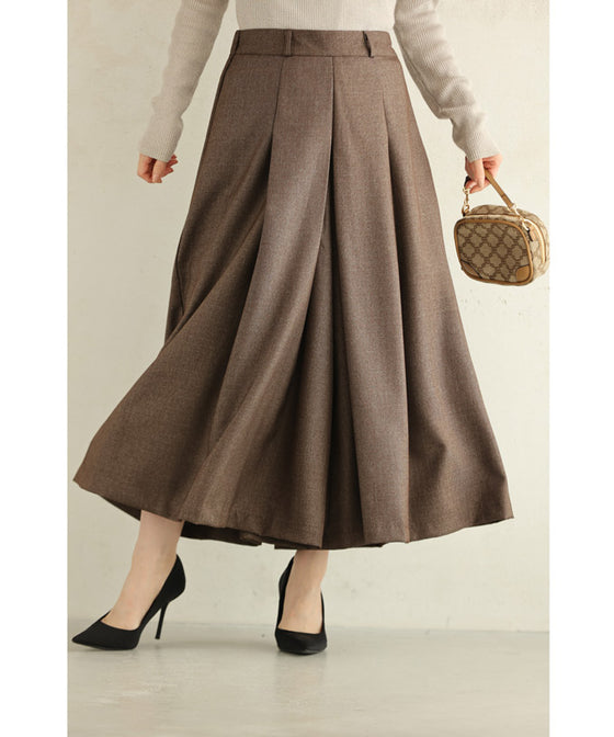 キレイめタックのフレアワイドパンツ