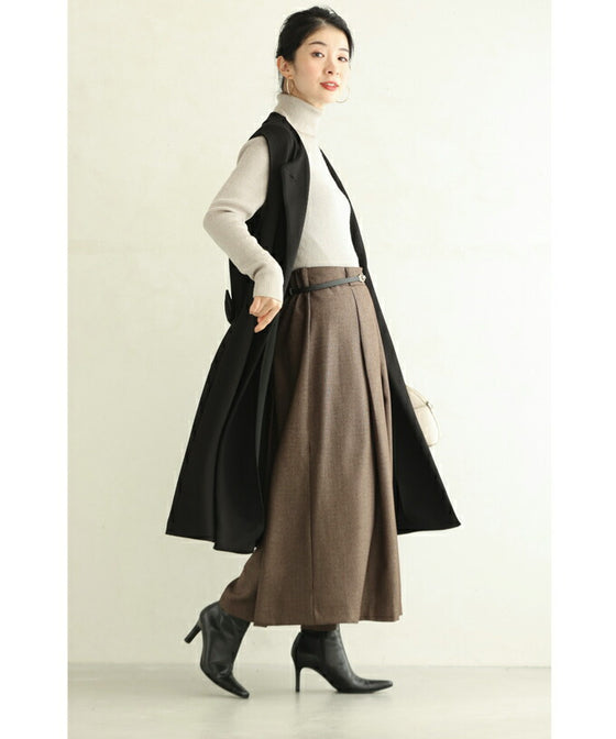 キレイめタックのフレアワイドパンツ