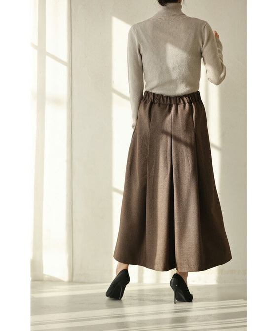 キレイめタックのフレアワイドパンツ