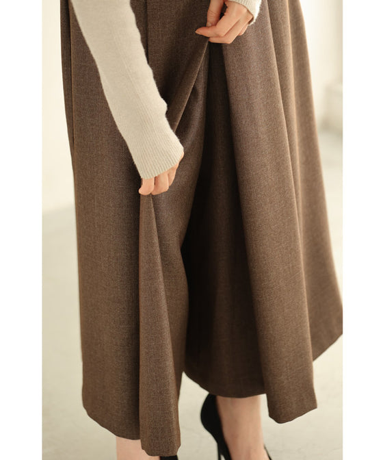 キレイめタックのフレアワイドパンツ