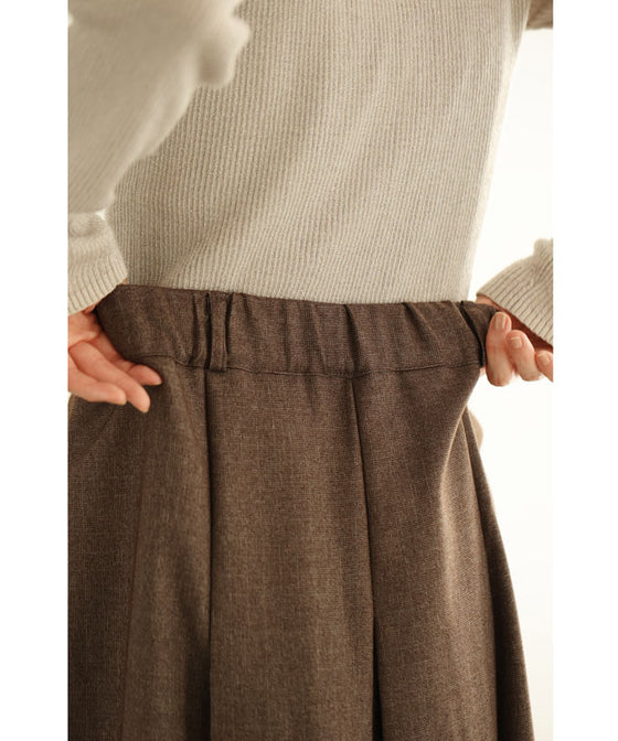 キレイめタックのフレアワイドパンツ