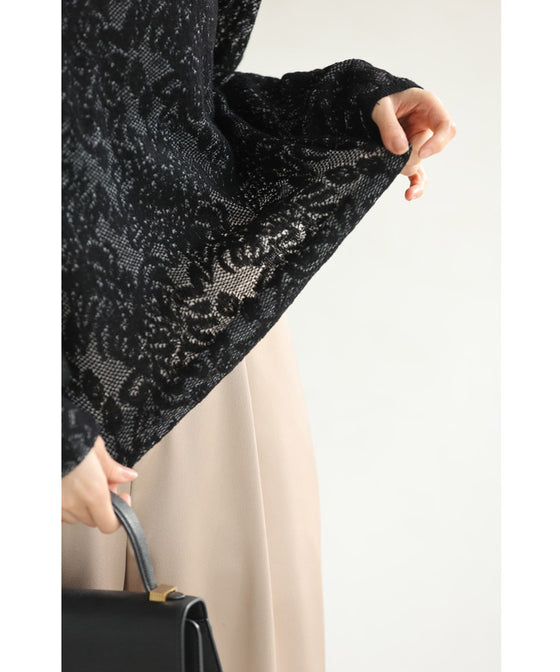 レース模様が浮かび上がるカットソートップス