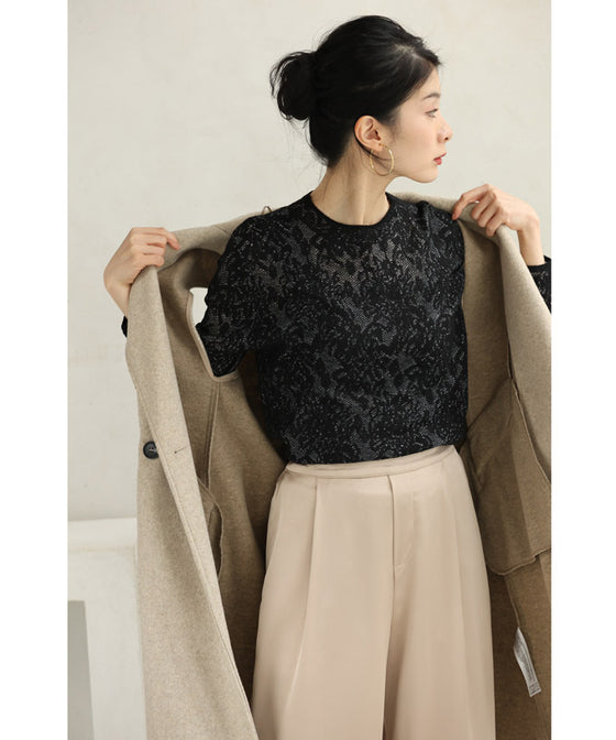 レース模様が浮かび上がるカットソートップス