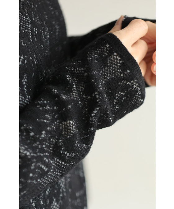 レース模様が浮かび上がるカットソートップス