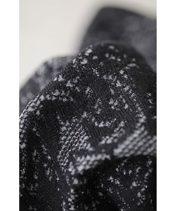 レース模様が浮かび上がるカットソートップス