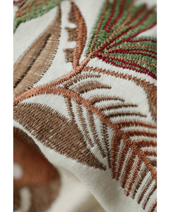 リーフ刺繍を描いたプルオーバートップス