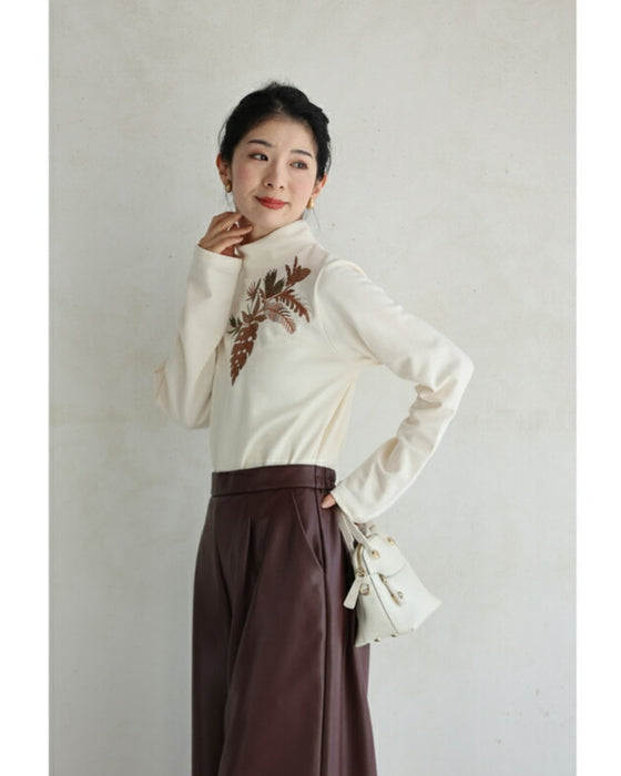 リーフ刺繍を描いたプルオーバートップス