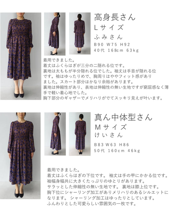 凛と咲く紫花シャーリングミディアムワンピース